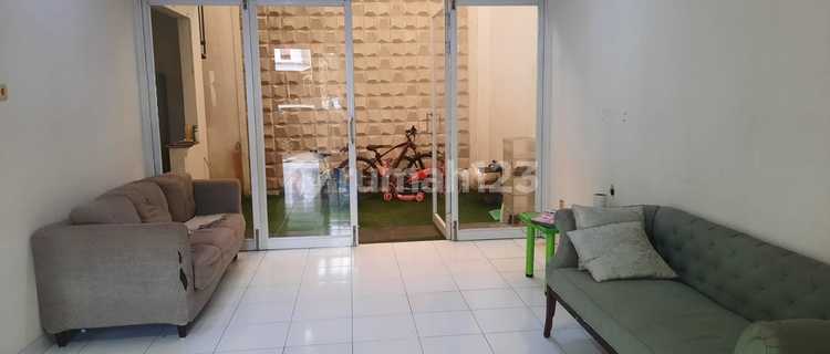 2-Story House in Ciputat, 3+1 Bedrooms, 3+1 Bathrooms, SHM Certificate. 1