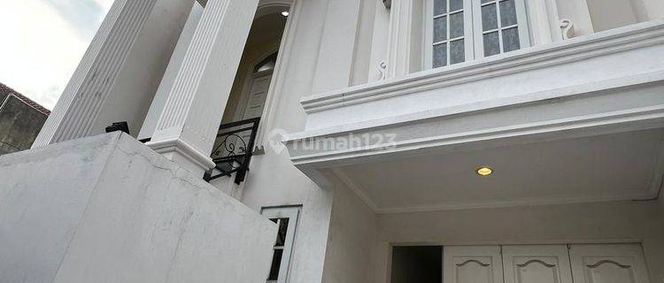 Rumah Bagus Minimalis 3 Lantai Siap Huni Design American Classic 1