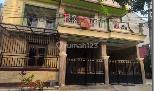 Dijual Rumah 3 Lantai di Taman Royal Tangerang 1