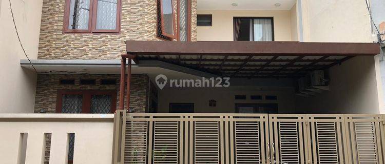 Jual Rumah 2 Lantai Furnished di Taman Royal 1 Cluster, Tangerang 1