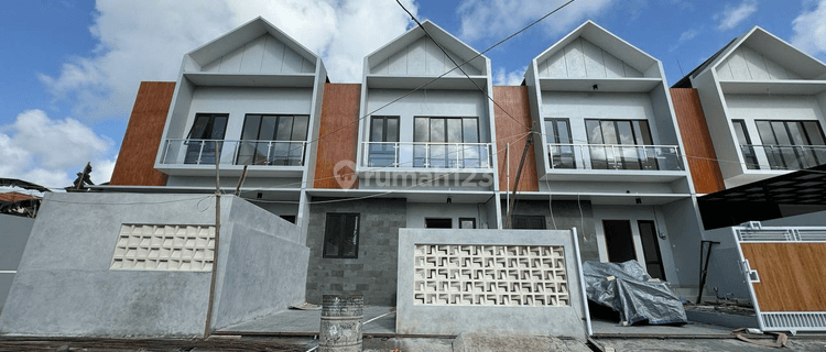 Ready-to-move-in house on the main road in Peguyangan Denpasar  1