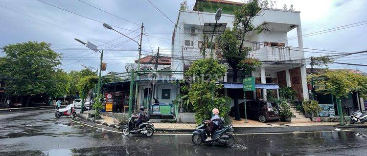 Dijual Bangunan Lantai 3 Restauran , Homestay Rumah Tinggal Posisi Hook Jalan Pantai Kuta Lokasi Sangat Setrategis 1