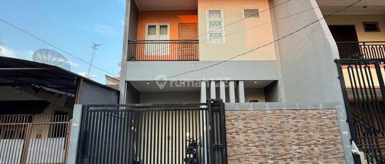 Rumah Cantik 3 Lantai Duri Kepa Row 2 mobil 1