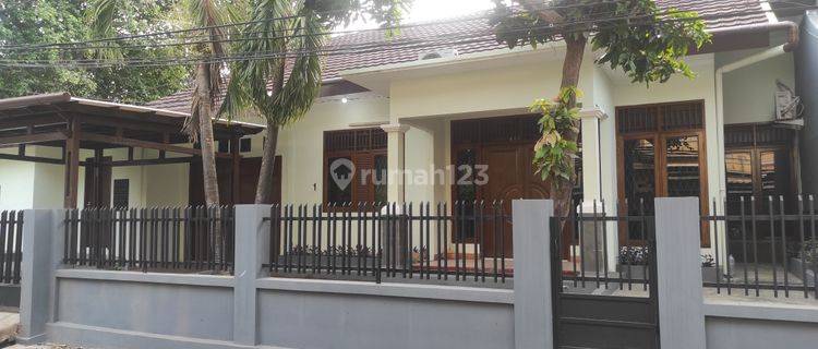 Rumah disewakan di Kemanggisan Jakarta Barat 1