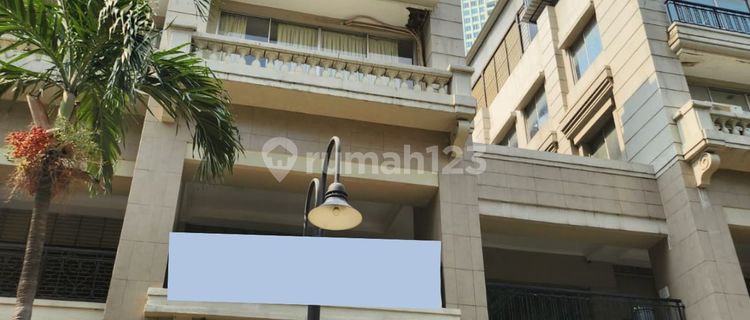 Rent 4.5 Floors Shop in Boulevard Mall Central Park, West Jakarta R W 1