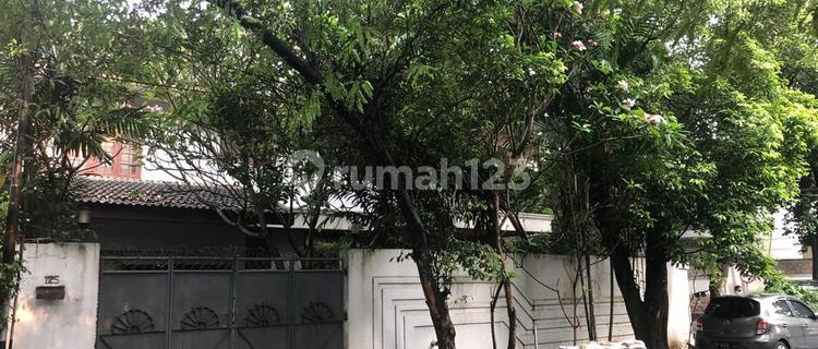 2-Story House Still Habitable Land Calculation in Kebayoran Baru 1