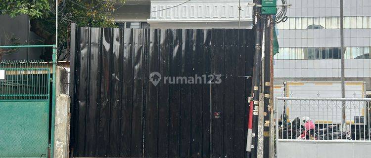 Ruko 3 lantai cocok buat Kost dan Tempat Usaha  di Jembatan Lima 1