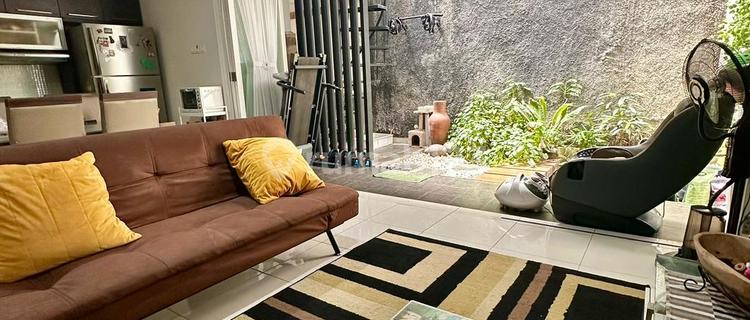 Rumah Murah dan siap huni dengan halaman di Emerald View Bintaro 1