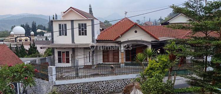 Hanya 1 M An Villa Terawat di Jalan Kenanga, Batu Siap Pakai  1