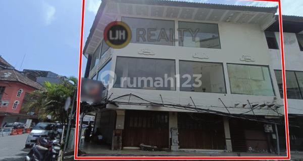 Shophouse for rent at Kuta, strategic location, close to Kuta Beach 1