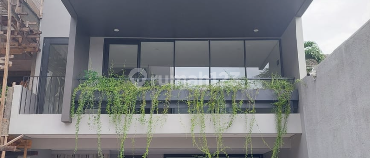 Dream Home 3.5 + Rooftop in the Elite Area of South Kemang, South Jakarta 1