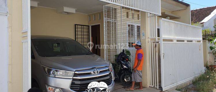 Rumah 2 Lantai Bagus di Jalan Sentot Prawiradirjo, Jember 1