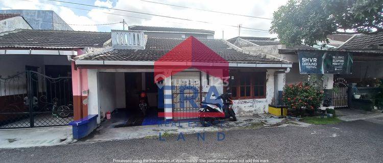 Rumah 2 Lantai SHM di Jalan Letjen Sutoyo Perum Kebonsari, Jember 1