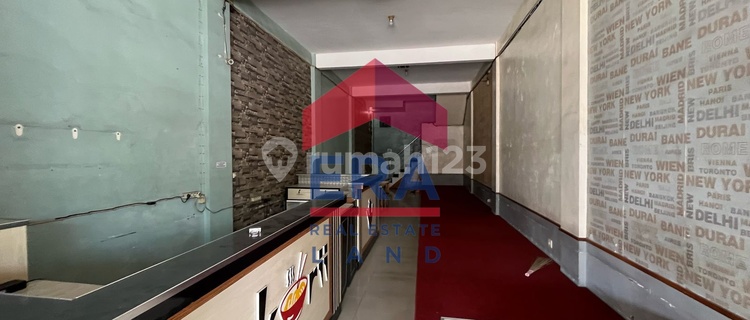 Good Shop House 180 m2 Freehold Title at Gajayana Intersection, Malang 1