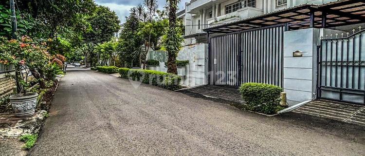 Nice House Strategic Location Business District Mega Kuningan South Jakarta 1