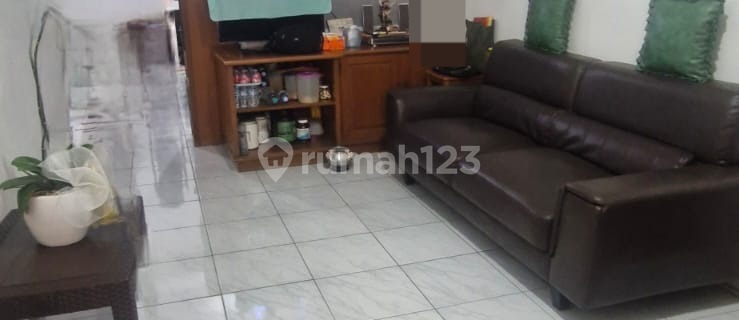 Quick Sale, 2-Story Ready-to-Live House in Sunter Bisma, Negotiable 1