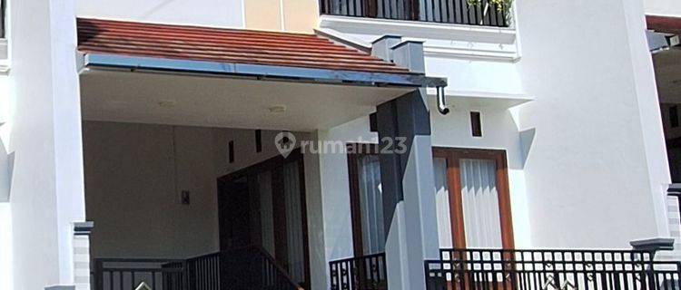 DIJUAL RUMAH TINGGAL/VILLA SANGAT CANTIK SIAP PAKAI DI BATU MALANG 1