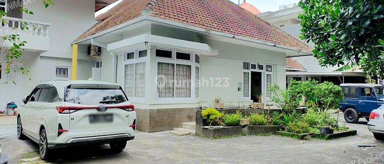 Rumah Kuno SHM Semifurnished Bagus Lokasi Di Raya Ijen Malang 1