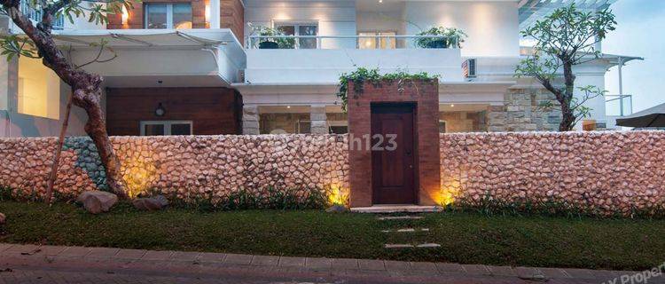 Rumah 2 Lantai Bagus Furnished SHM Villa Puncak Tidar, Malang 1