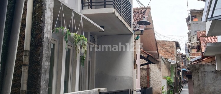 2-Story House in a Strategic Location, Sayap Jl Gatsu, Bandung 1