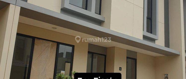 Disewakan Rumah Bagus Rapih 4 Kamar Tidur di Suvarna Sutera 1