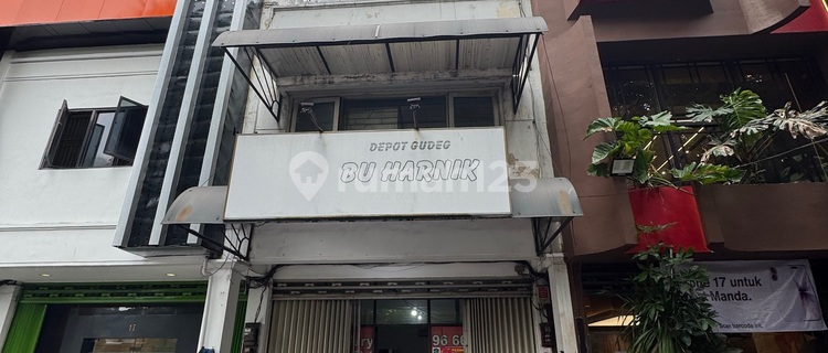 Shop House at Raya Bukit Darmo Golf, 2.5 floors, dimensions 5x20 meters, HGB (Building Use Rights) near Graha Family. 1
