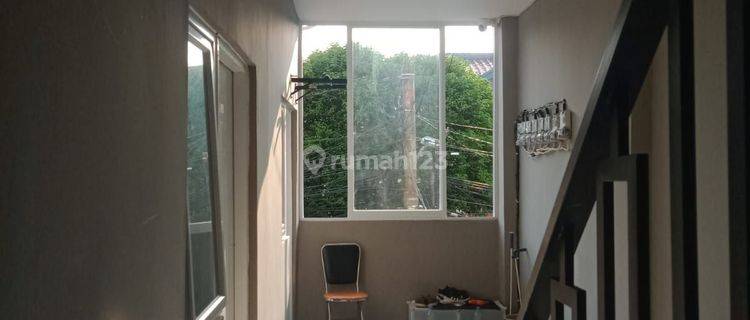 RUMAH KOST 3 LANTAI kondisi sedang penuh, BAGUS STRATEGIS  di SALEMBA Jakarta pusat 1