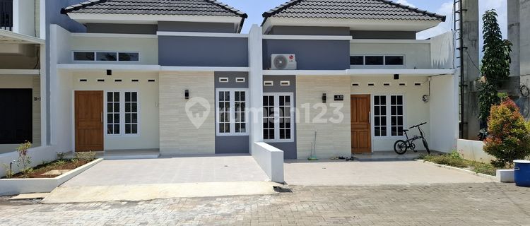 Ready-to-Occupy House with Best View Cluster in Banyumanik, Good SHM 1
