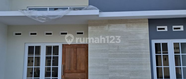 Rumah Siap Huni Rasa Villa di Banyumanik SHM Bagus 1