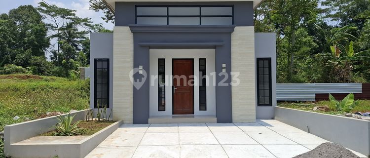 Ready-to-Live House in New Cluster at Gunung Pati with Good SHM 1