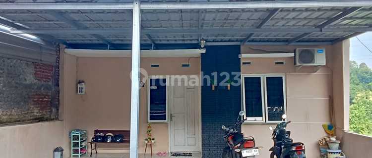 Ready-to-Occupy Cluster House in Banyumanik, Good SHM 1