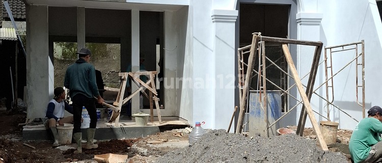 Rumah Siap Huni America Clasic di Banyumanik SHM Bagus 1