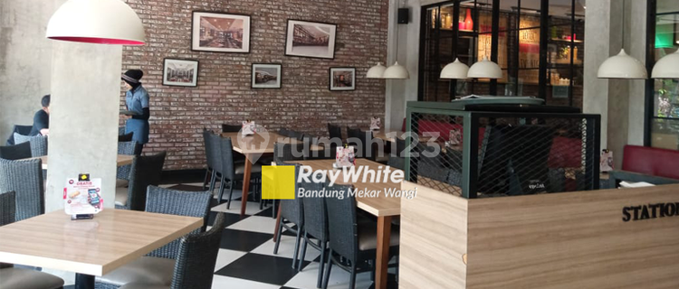 Shop House for Business on the Jakarta-Bandung Route 1