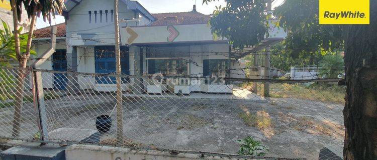 Disewakan Rumah Strategis Pusat Kota di Jalan Tidar Surabaya 1