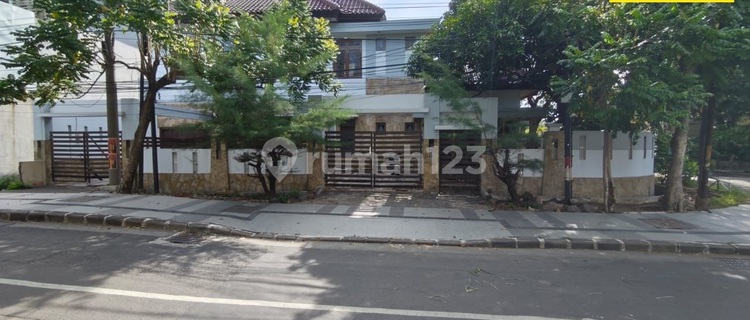 Disewakan Rumah 2 lantai di Gayungsari Barat Surabaya 1