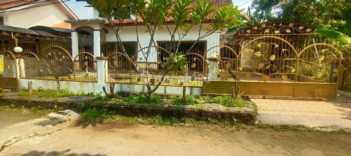 Rumah Super Teduh Dan Luas Di Perum Kemang Swatama 1