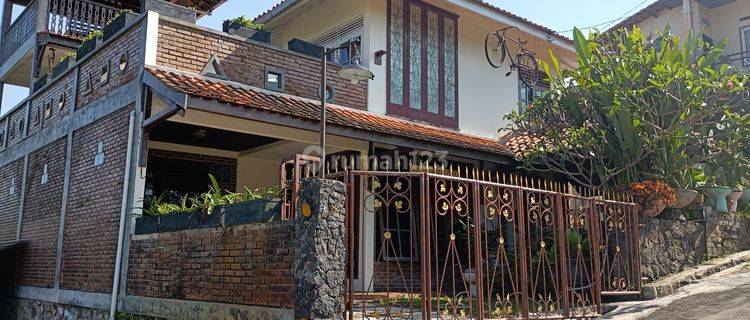 Rumah etnik, klasik, nyaman, cocok utk staycation keluarga besar 1