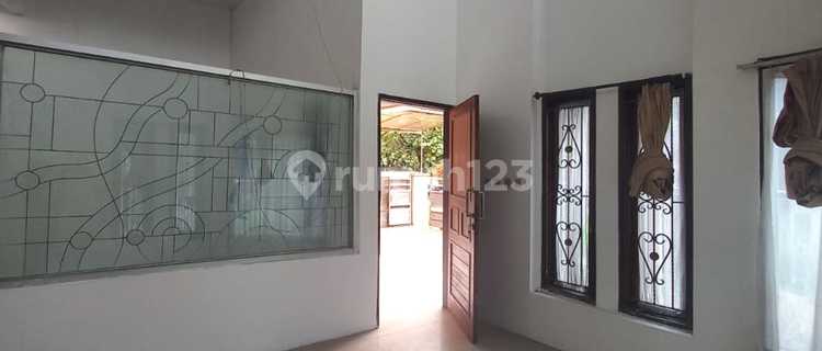 Rumah Lux Batununggal 4 Kamar Tidur 1