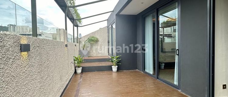 New and Luxurious Four-Story Ready-to-Occupy House 1