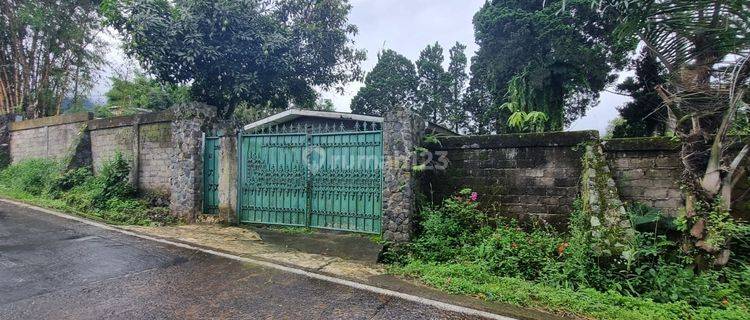 Villa Asri dengan Halaman Luas dan Lingkungan Nyaman di Cianjur 1