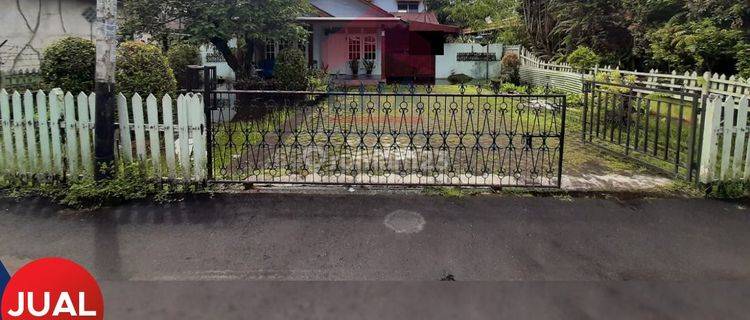 Dijual rumah dengan tanah extra luas di Pancasila  1