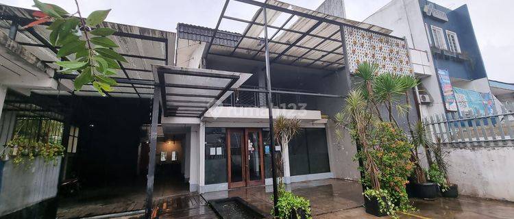 Tempat Usaha hoek 2,5 Lantai, lokasi strategis dipinggir jalan 2 arah lokasi meruya raya cocok untuk usaha kuliner, bengkel, kantor, usaha pendidikan, parkir luas. Sekitar lokasi banyak usaha kuliner dan sekolah,  1