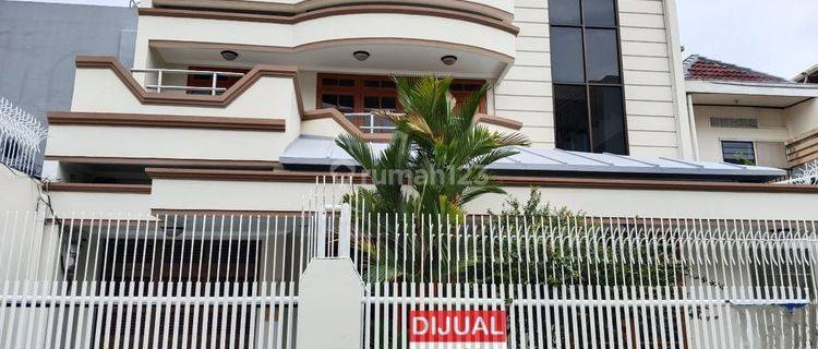 Rumah 3 Lantai Jln. Thalib Krukut Taman Sari Jakbar Bagus, Rapih Terawat 1