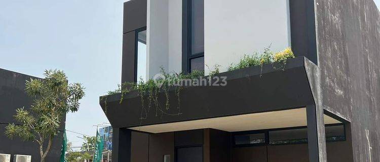 RUMAH 2LT CIBUBUR CILEUNGSI EKSKUSIF & STRATEGIS DEKAT TOL 1