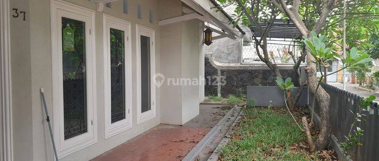 Rumah Asri Aman dan Nyaman di Cinere 1