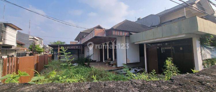 Dijual rumah tua di Taman Kedoya Baru 1