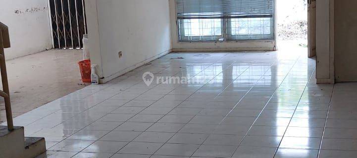 Dijual rumah di Taman Kedoya Baru 1