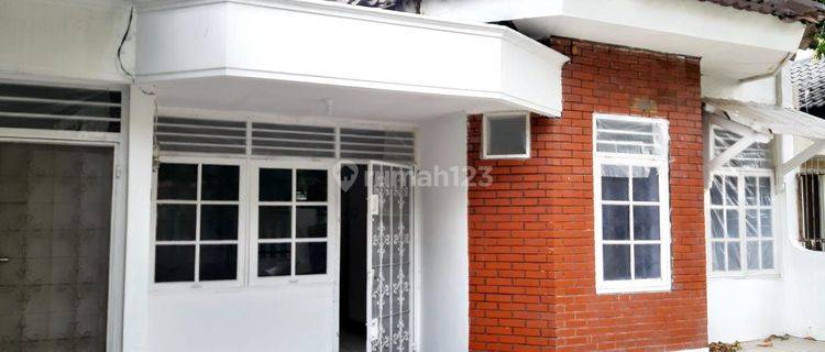 Dijual rumah di Taman Kedoya Baru 1