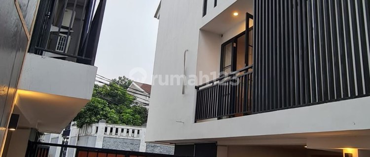 Strategic Sturdy Luxury House in Kebayoran Baru 1