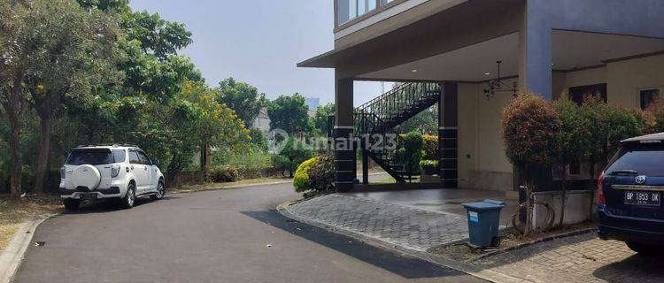 Rumah di Bsd Sevilla Kencana Loka, Tangerang Siap Huni 1